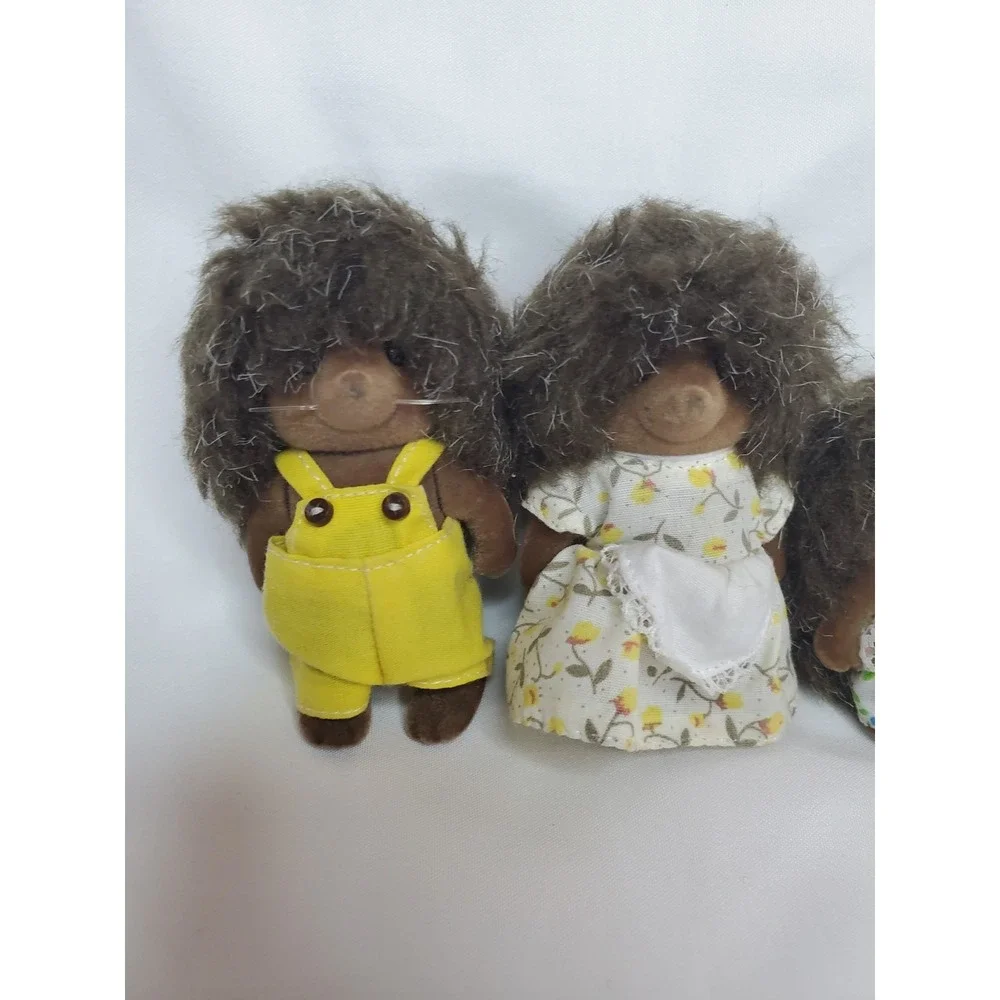 Calico Critters Sylvanian Families Pickleweeds Hedgehogs Family Set of 4 Figures